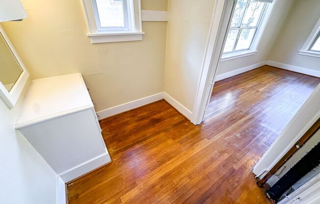 Studio, 1 bath, 437 sqft, $1,395, Unit 102