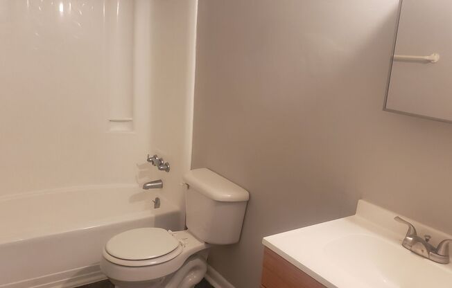 2br/1ba, recently updated floors, paint and countertops