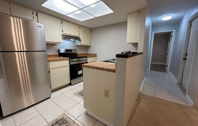 2 beds, 2 baths, $1,400, Unit Unit A