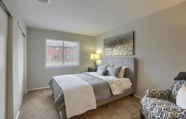 Mechanicsburg Apartments | Delbrook Manor Apartments | apartment bedroom