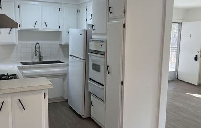 2 beds, 2 baths, $2,495, Unit 01