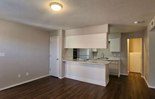 2 beds, 1 bath, 700 sqft, $795, Unit 30306