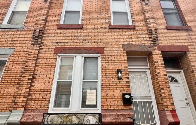 Stunning 3-Bedroom Townhome just Outside Brewerytown! Available NOW!