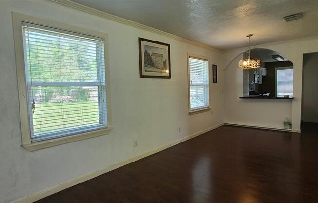 2421 PECAN ST