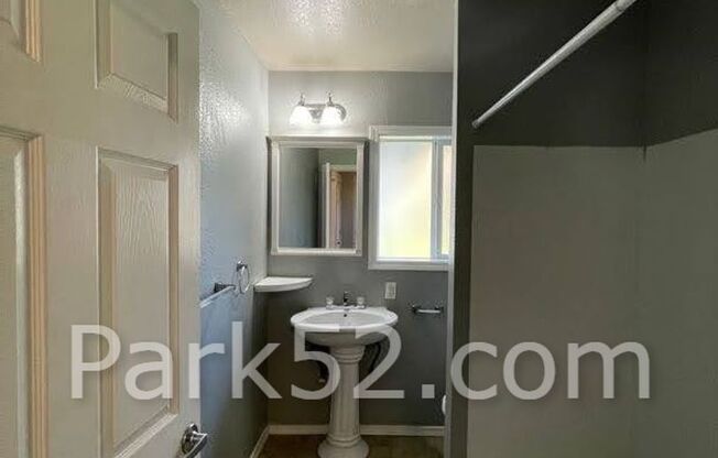 3 beds, 1 bath, $2,100