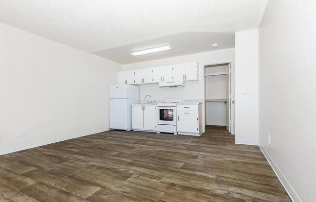 Studio, 1 bath, 327 sqft, $695