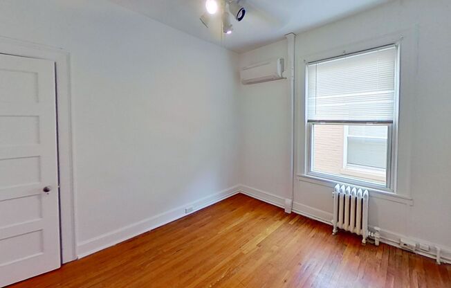 2 beds, 1 bath, 1,000 sqft, $1,860, Unit 3031 N. Calvert St. D6