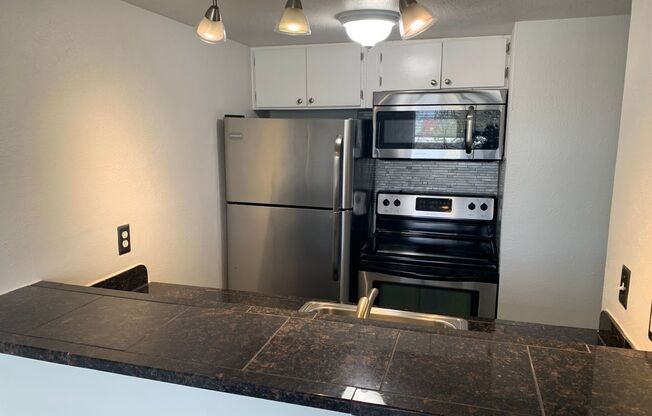 1 bed, 1 bath, 600 sqft, $985, Unit 112
