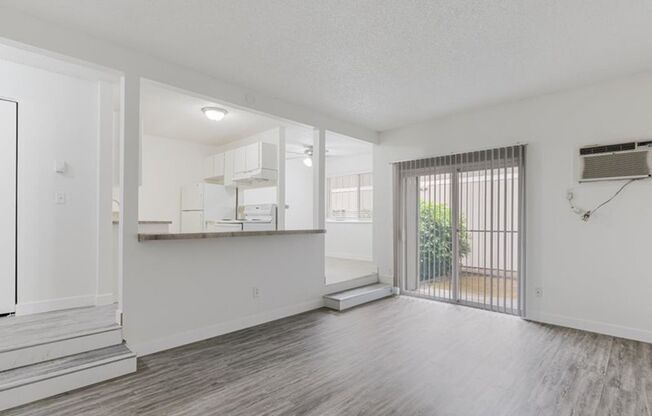 1 bed, 1 bath, 788 sqft, $1,300, Unit 902