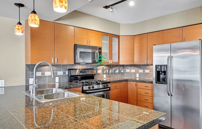 Luxury High-Rise Living in the Heart of Downtown Seattle!