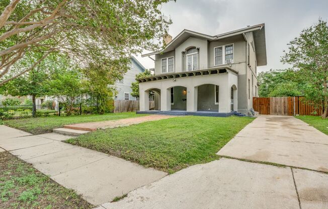 CHARMING 4-BEDROOM HISTORIC HOME IN TOBIN HILL