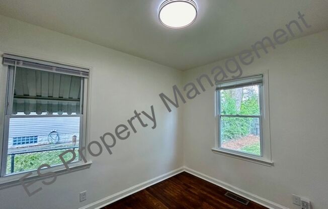 2 beds, 1 bath, $1,150