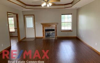 3 beds, 2 baths, $1,475