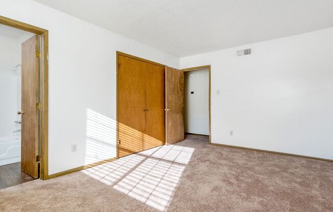 2 beds, 2.5 baths, 1,250 sqft, $850, Unit 701