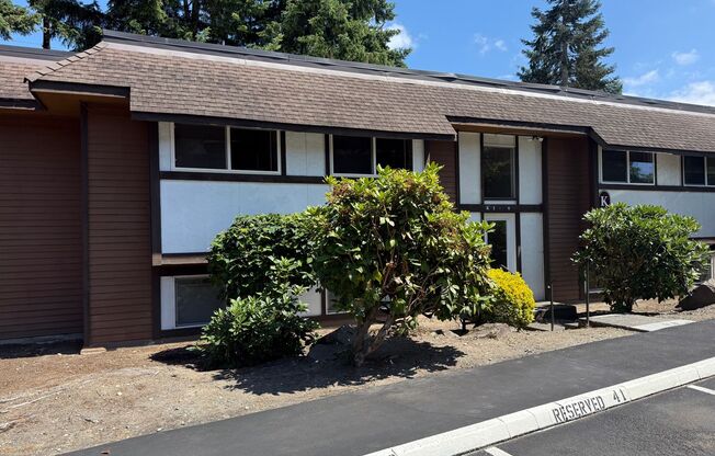 Newly Remodled 3 bed, 2 baths Edmonds Condo $2500/mo.