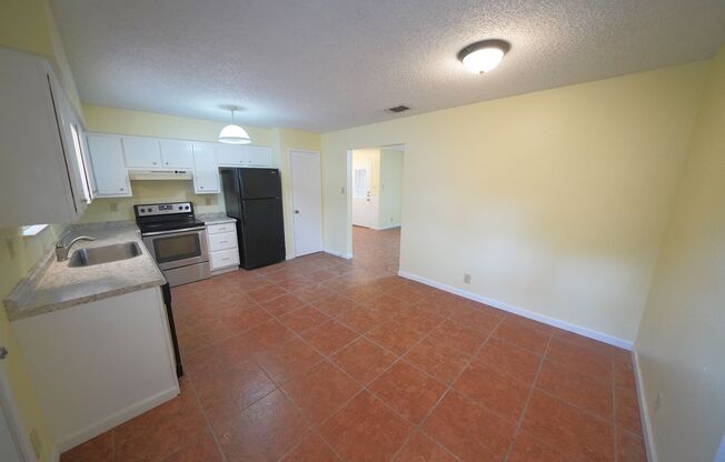 3 beds, 1 bath, $1,400