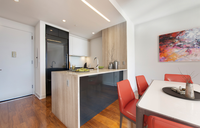 1 bed, 1 bath, 813 sqft, $6,450, Unit 21B