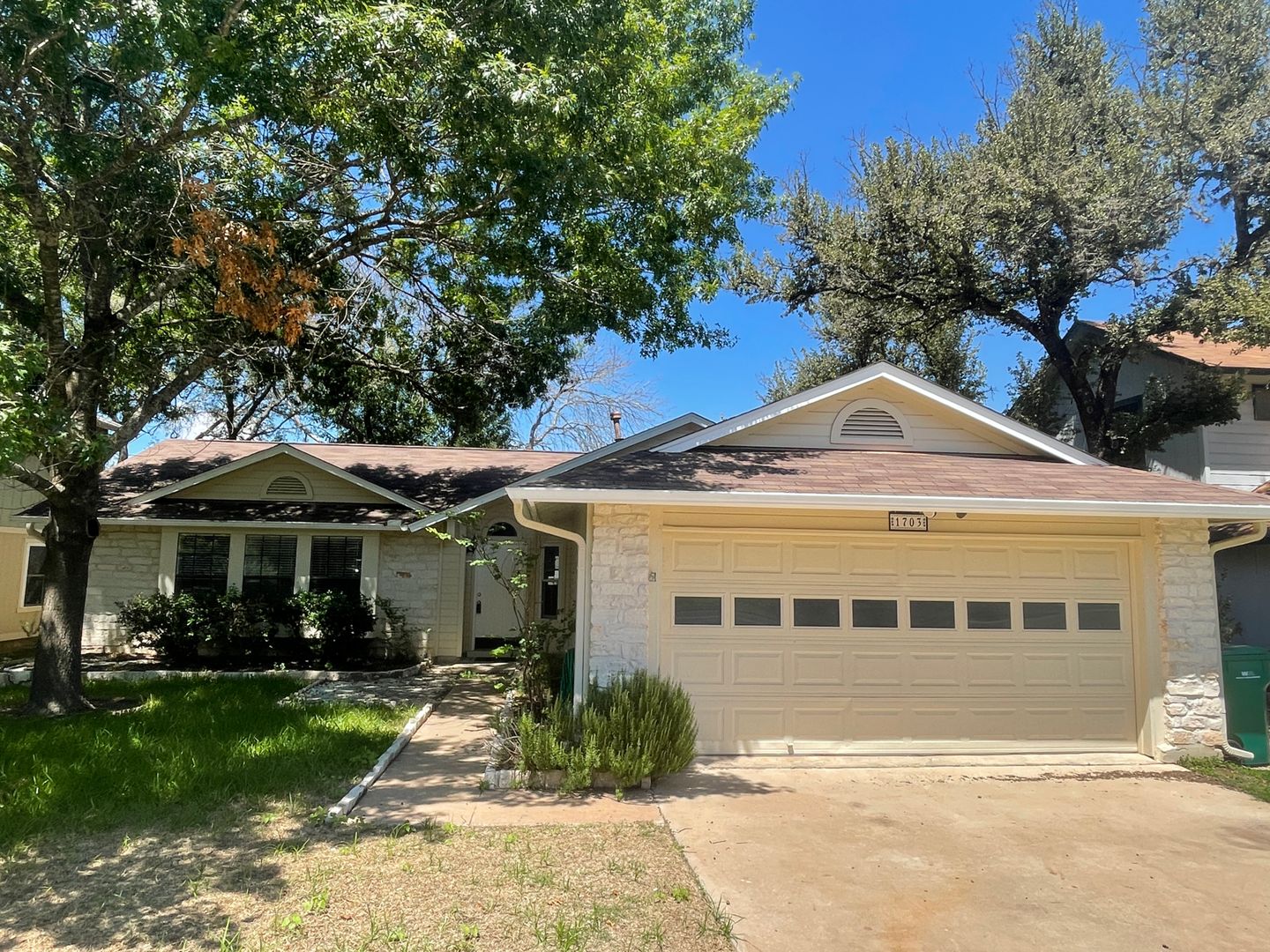 Lovely 4/2 home on a quiet street in the heart of Cedar Park!