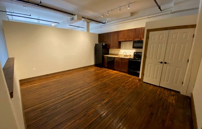 2 beds, 1.5 baths, 1,439 sqft, $1,625, Unit 700 Linden Ave Apt 302