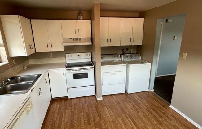 3 beds, 1 bath, 1,000 sqft, $1,295, Unit Unit 6