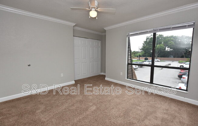 1836 N CRYSTAL LK DR