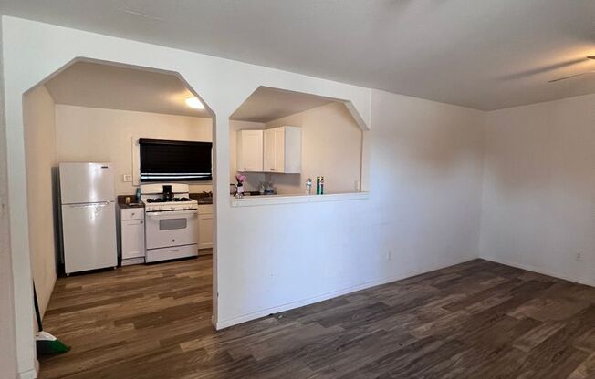 1 bed, 1 bath, $1,000, Unit C