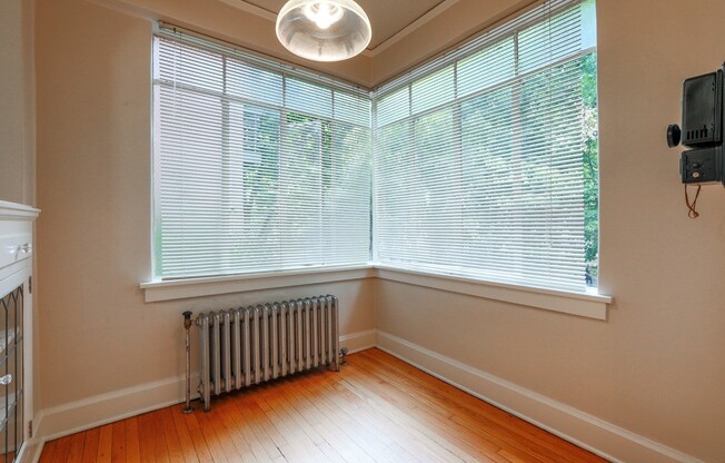 2 beds, 1 bath, 720 sqft, $1,885
