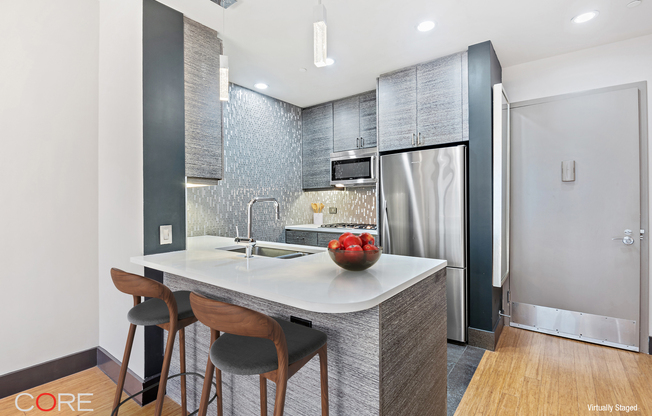 305 W 16 ST