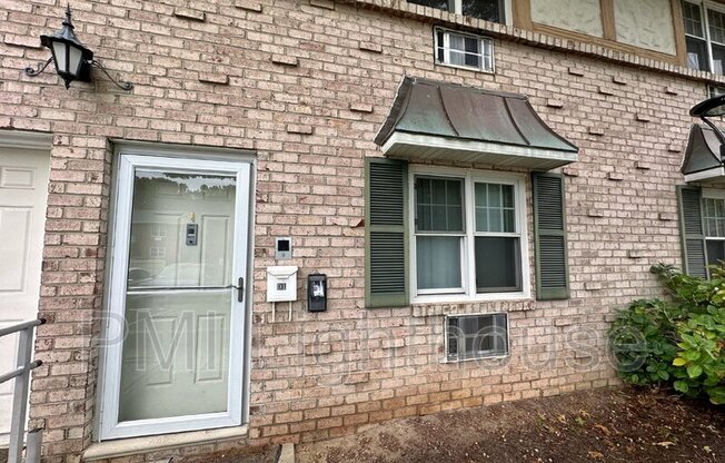 11 GLN HOLW DR
