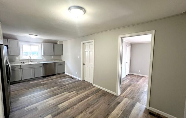 2 beds, 1 bath, $1,275