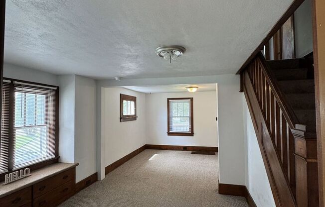 3 beds, 1 bath, 1,016 sqft, $1,495