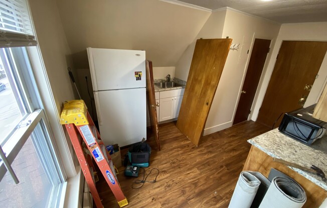 27 HOWE ST