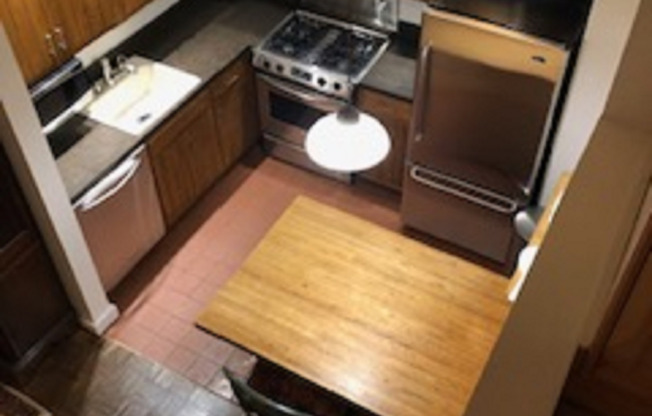 529 W 42 ST