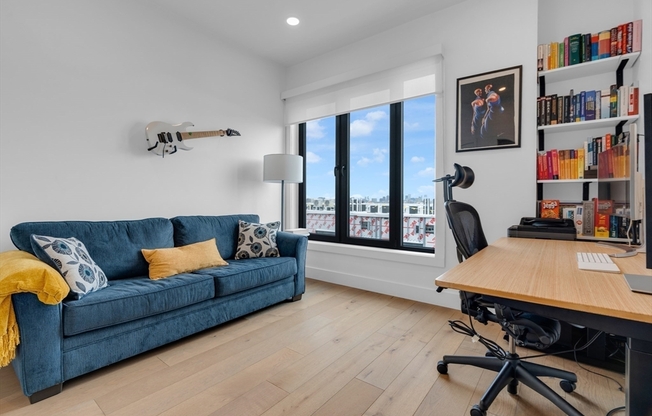 3 beds, 2 baths, 1,391 sqft, $5,500, Unit PH702