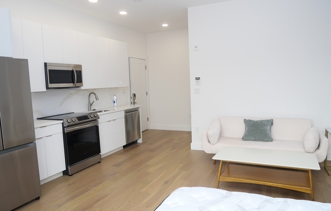 Studio, 1 bath, 450 sqft, $2,486, Unit 202