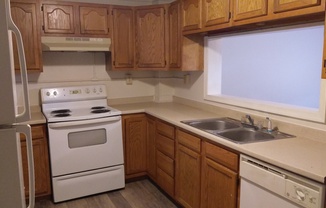 3 beds, 1 bath, $975, Unit 109