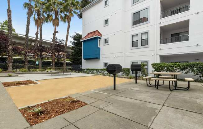 BBQ Area at Del Norte Place Apartment Homes