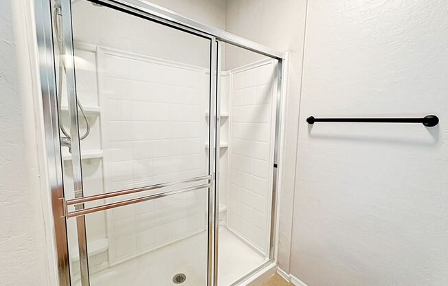 3 beds, 2 baths, $1,900, Unit # 2013