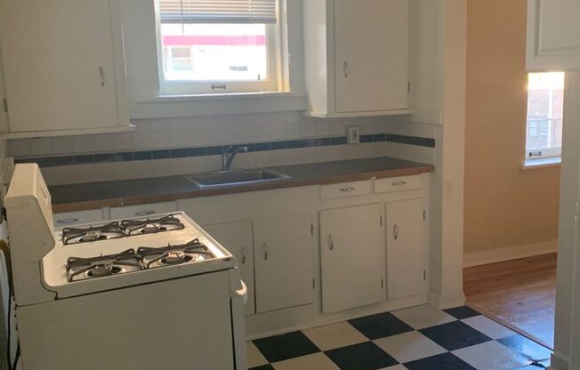 115 W Olympic Pl