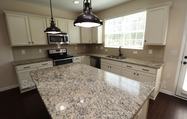 1405 REGENTS LN