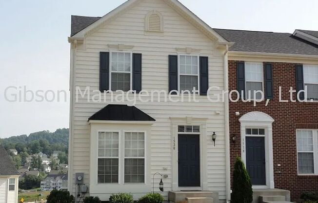 End unit townhome - 3BR,  2.5 ba