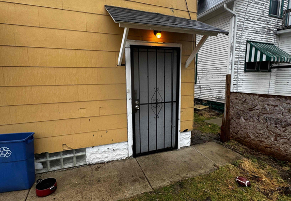 1213 MONTROSE AVE