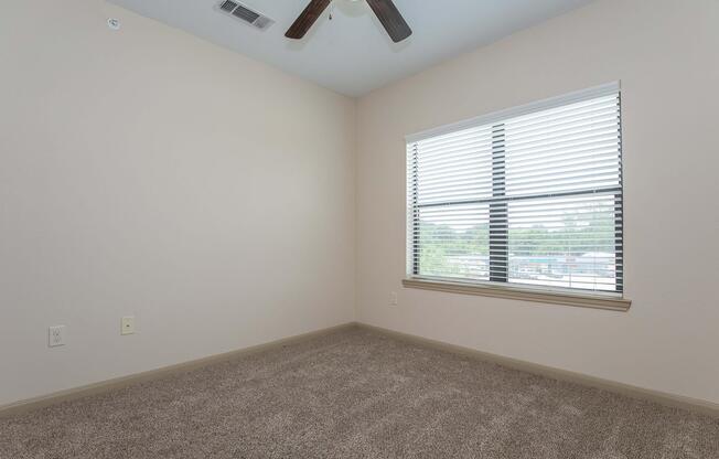 2 beds, 2 baths, 924 sqft, $1,465