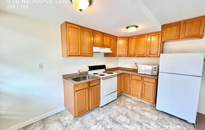 416 NE MAPLE LEAF PL
