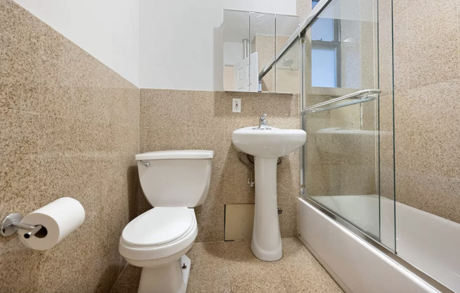 2 beds, $4,995, Unit 5E