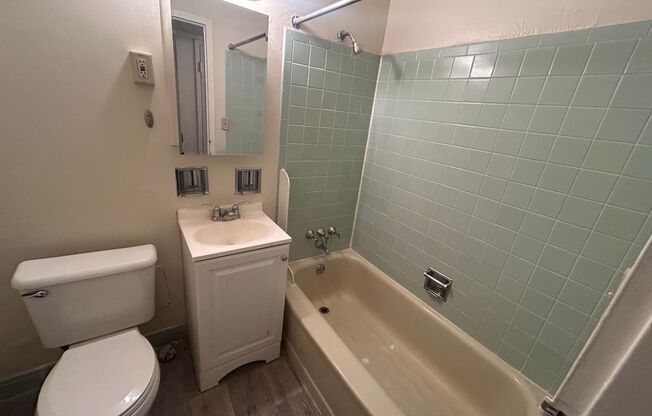 1 bed, 1 bath, $950, Unit 213