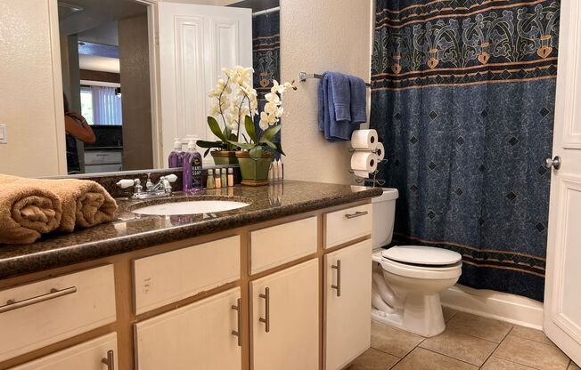 2 beds, 2 baths, $2,100, Unit # 2158