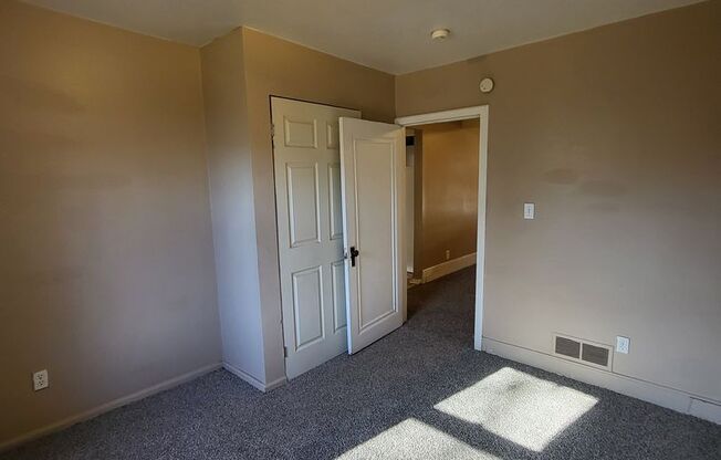 2 beds, 1 bath, $1,300