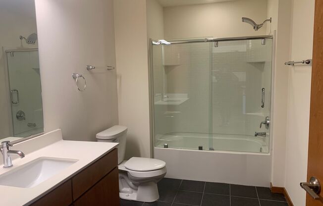 1 bed, 1 bath, 728 sqft, $1,700, Unit 407