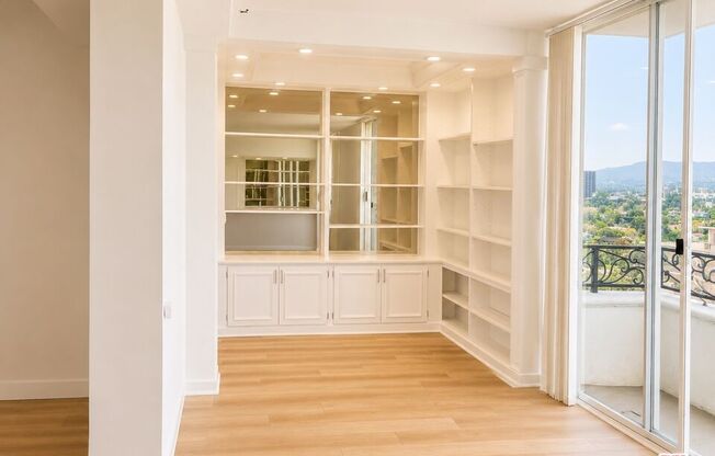 3 beds, 3.5 baths, 3,446 sqft, $11,000, Unit 1702